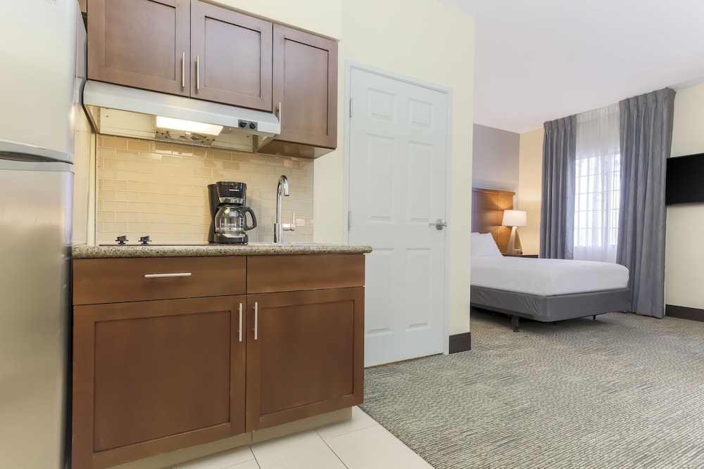 Studio Suite, 1 Queen Bed, Mobility Accessible, Kitchen (Accessible Tub) - Photo 3