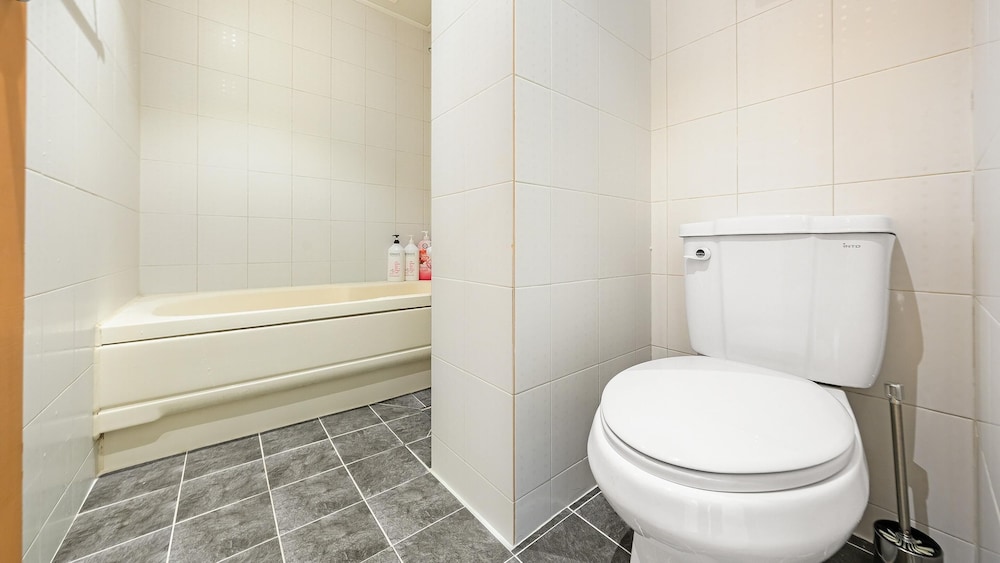 Basic Room, 1 Bedroom (101(Ocean View/No cooking)) - Photo 3