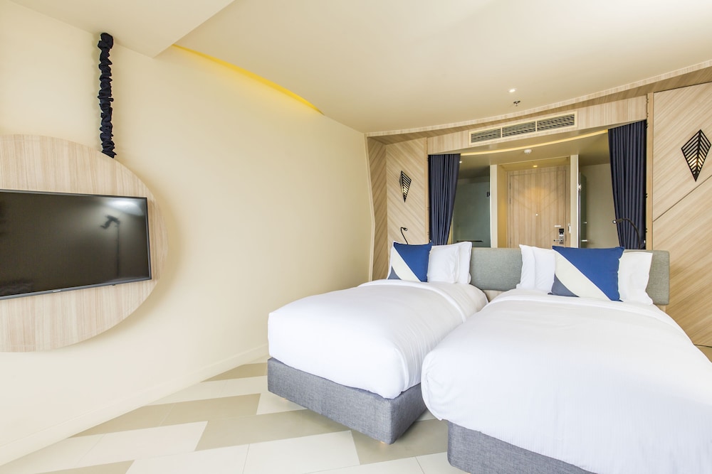 Superior Room, Sea View (Partial Sea View (SIS over the Sea)) photo 3