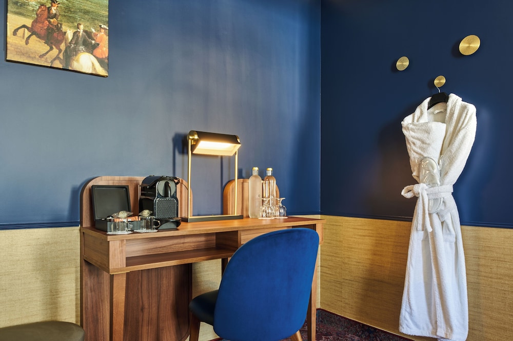 Deluxe Room - Photo 7