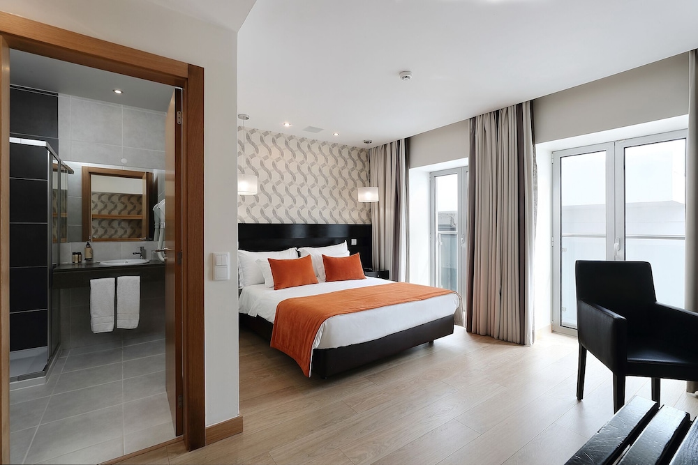 Double Room, Street View (either basement or ground floor) photo 3