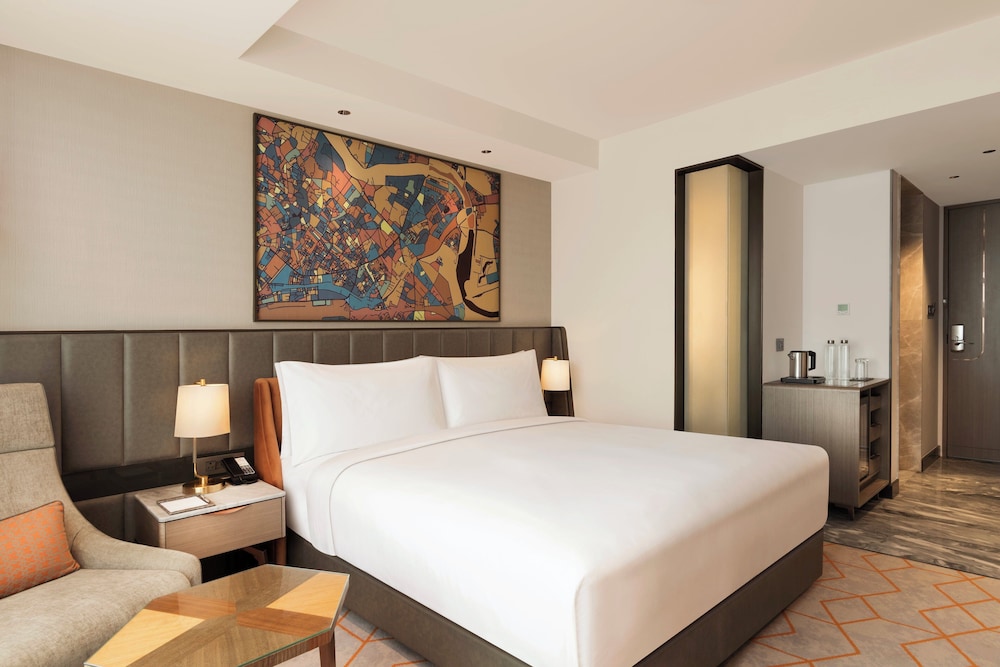 Standard Room, 1 King Bed photo 3