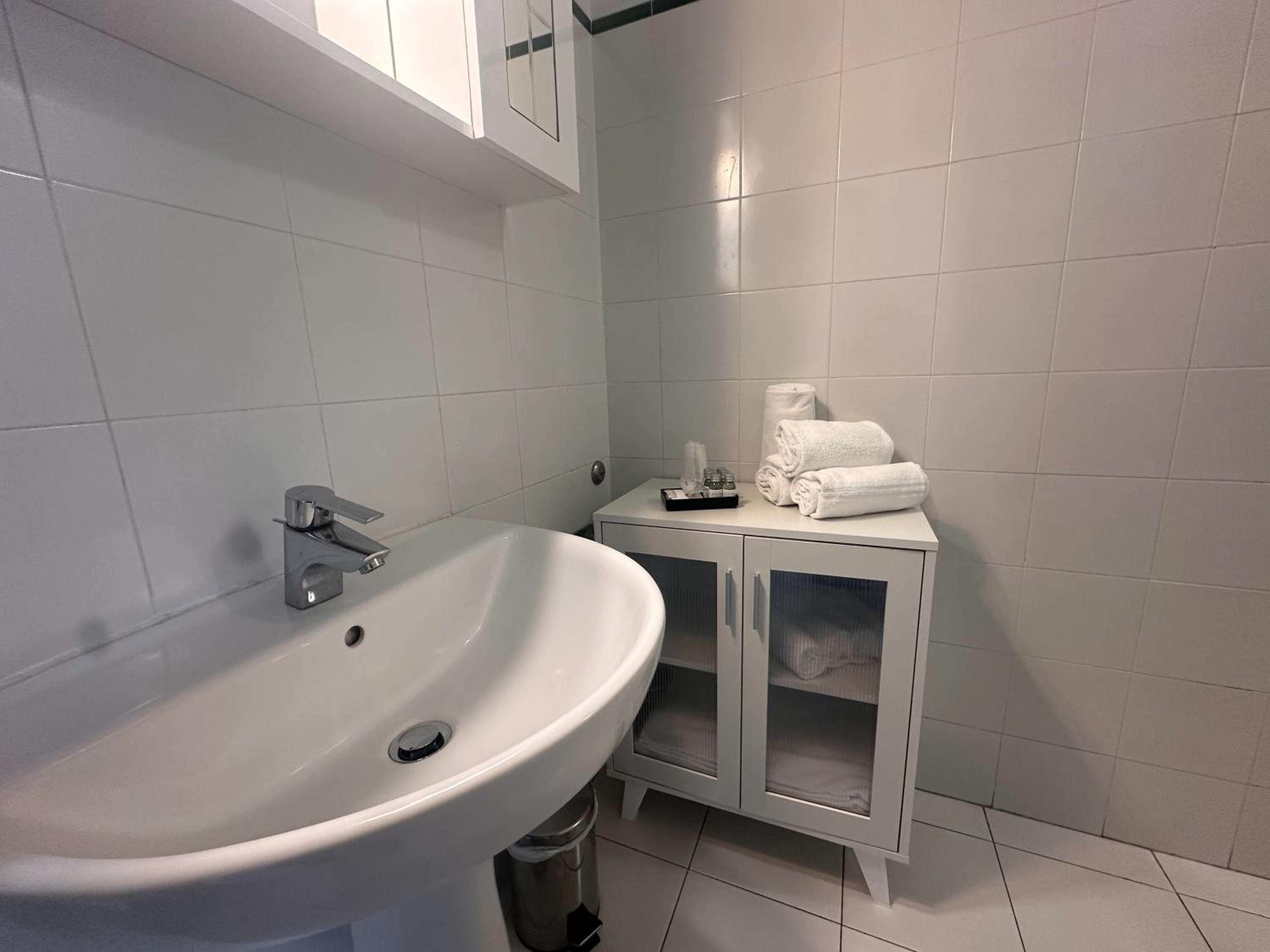 Superior Two-Bedroom Apartment with Air Conditioning and Terrace (6 Adults) photo 3