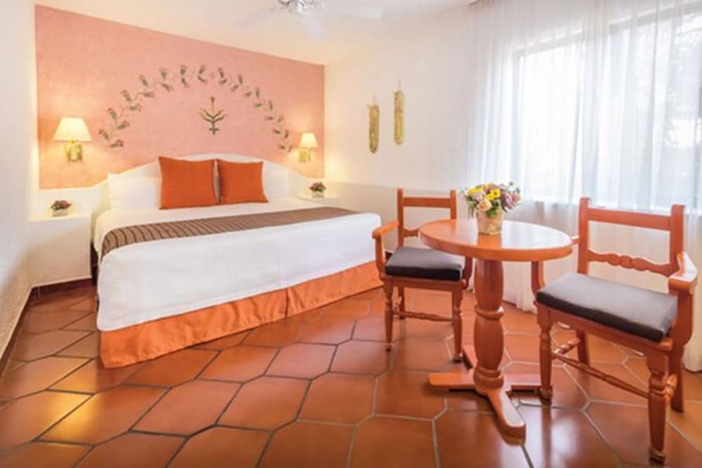 Standard Room, 1 King Bed photo 1