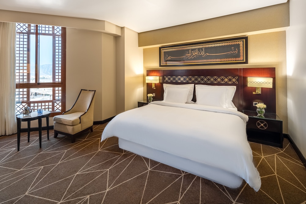 Superior Room, 1 King Bed, City View