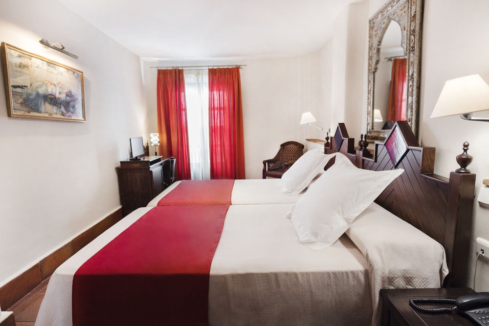 Basic Double or Twin Room - Photo 4