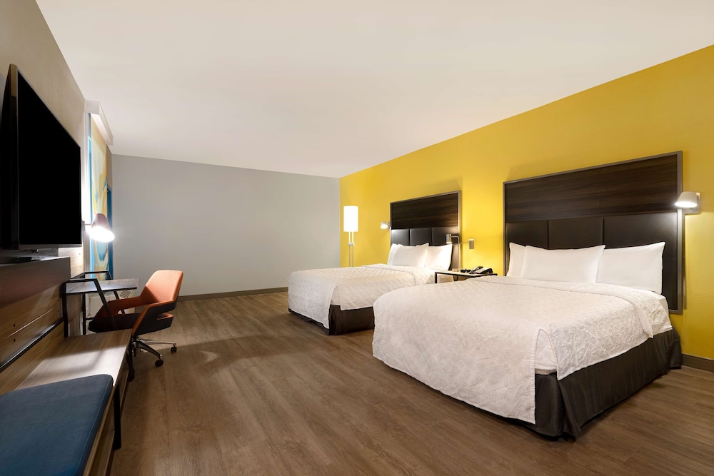 Room, 2 Queen Beds, Accessible, Balcony (Bathtub) - Photo 2