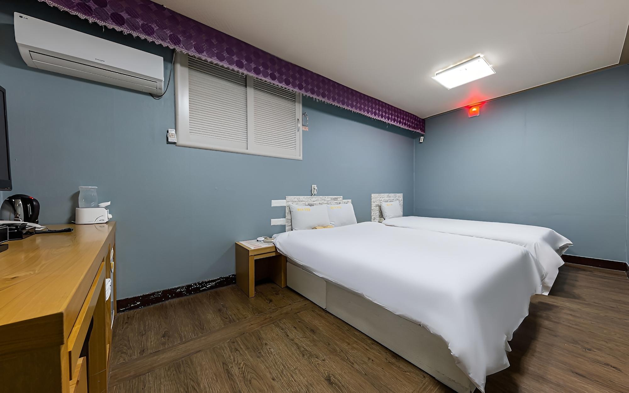 Room (Twin Room) - Photo 3