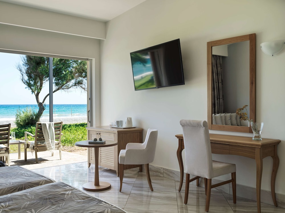 Premium Bungalow, Beach View thumbnail 5
