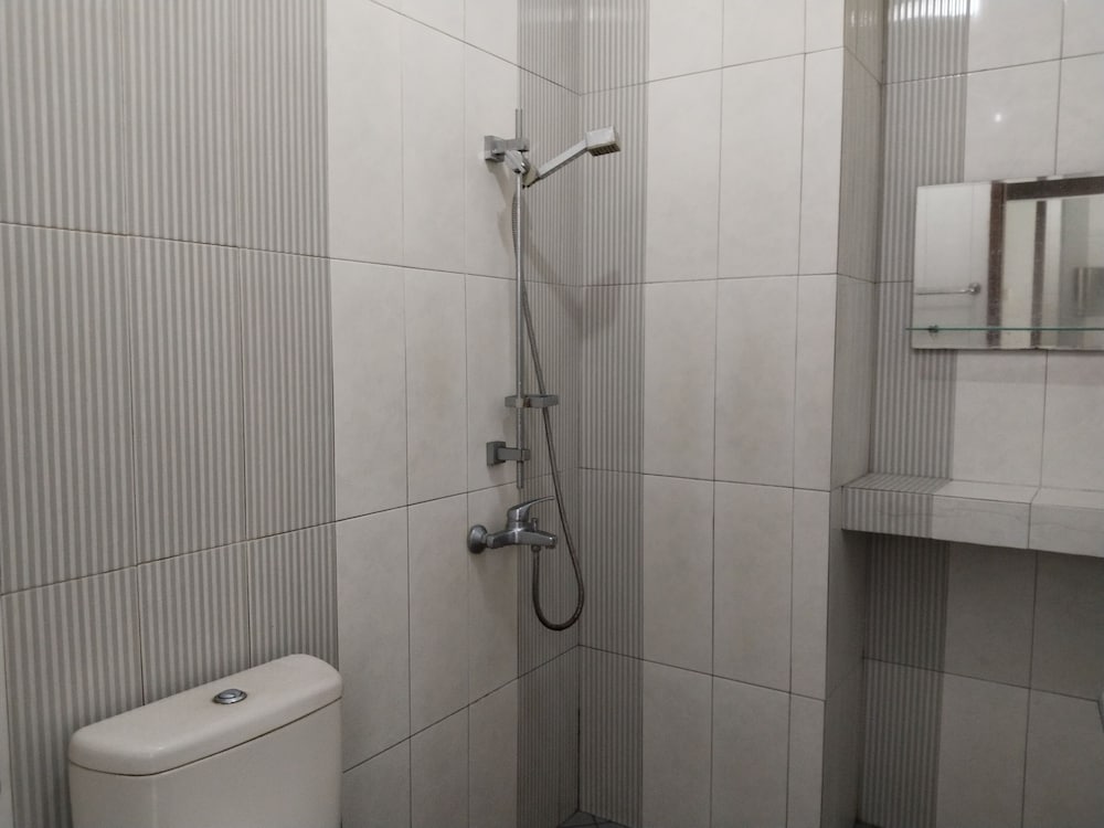 Twin Room - Photo 9
