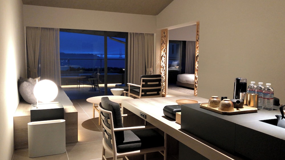 Luxury Twin Room, Balcony, Corner (210)