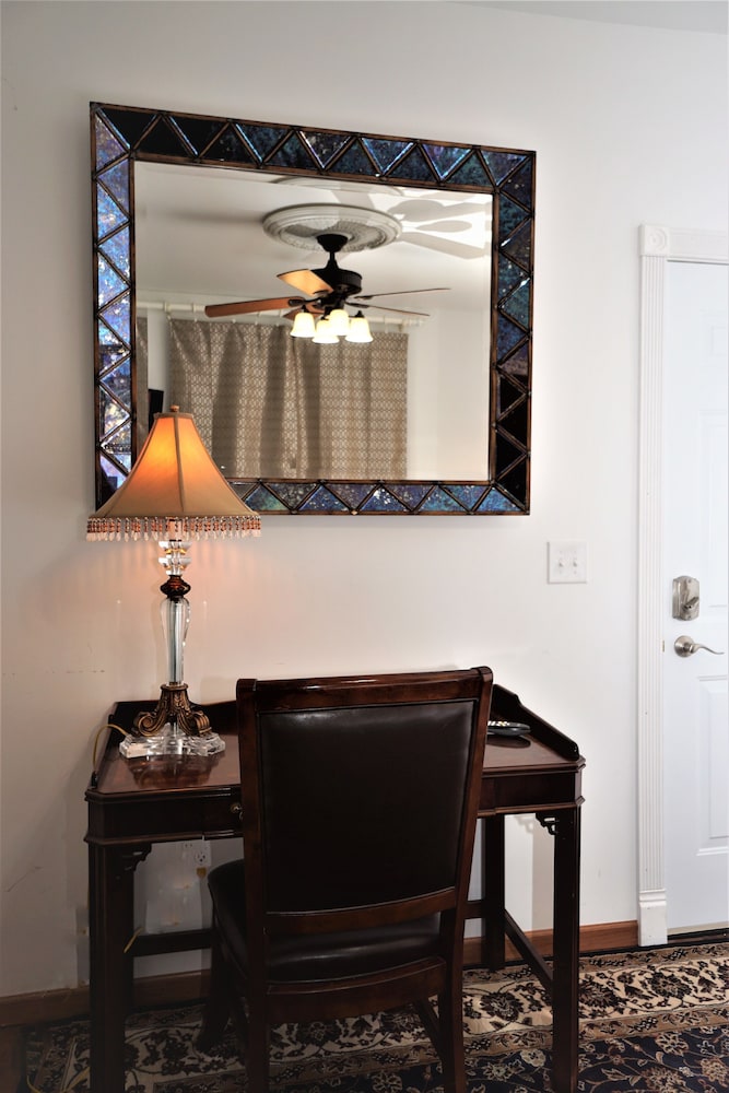 Room, 1 Queen Bed, Private Bathroom, Ground Floor (Room 9, Guest House) photo 1