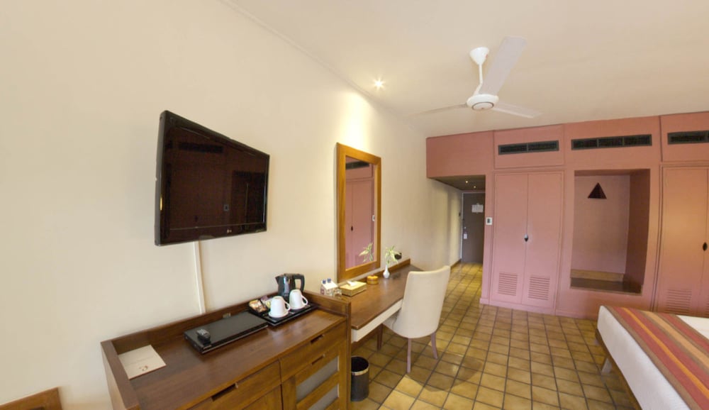 Deluxe Room - Photo 5