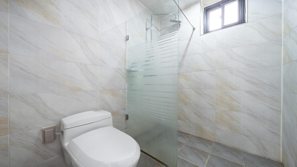 Basic Room, 1 Bedroom (201) - Photo 4