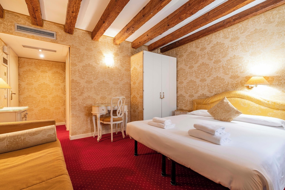 Romantic Double Room photo 3