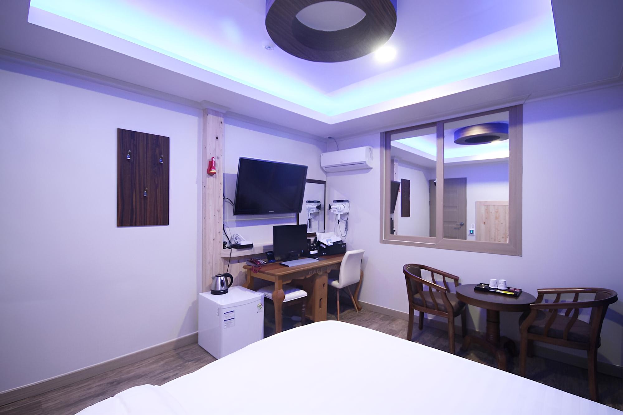 Room (Standard Room) - Photo 6