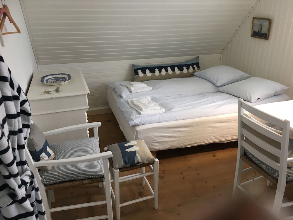 Family Double Room, 2 Queen Beds photo 1