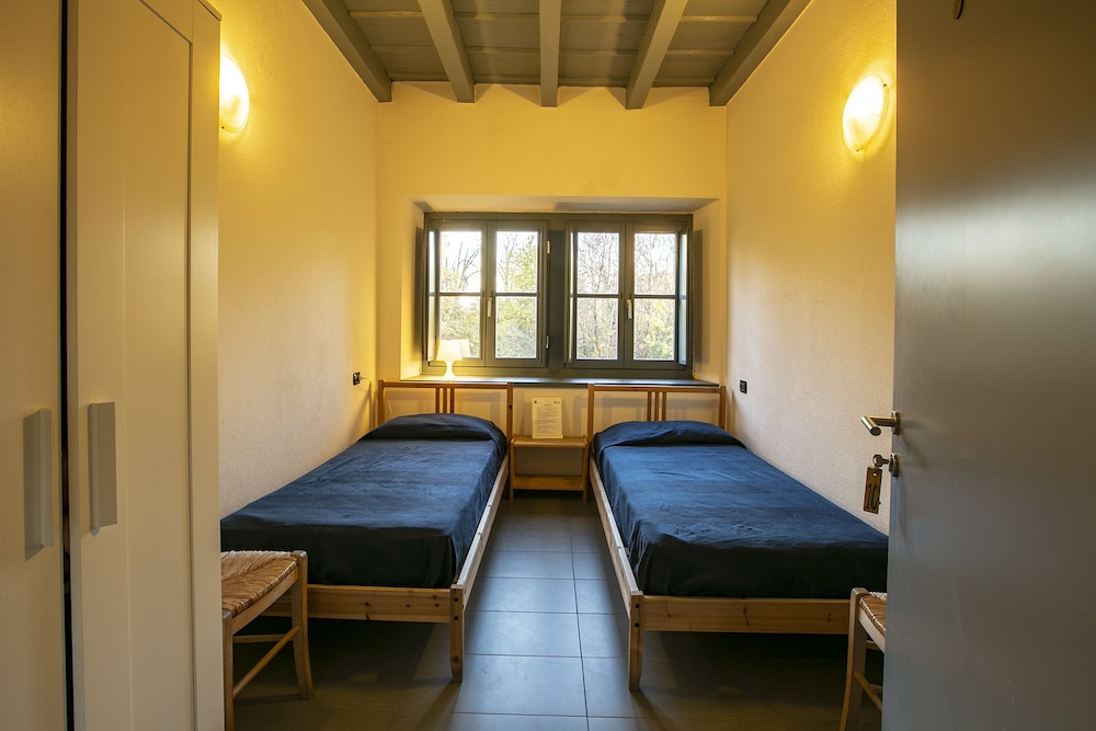 Twin Room, Private Bathroom (external bathroom) photo 2