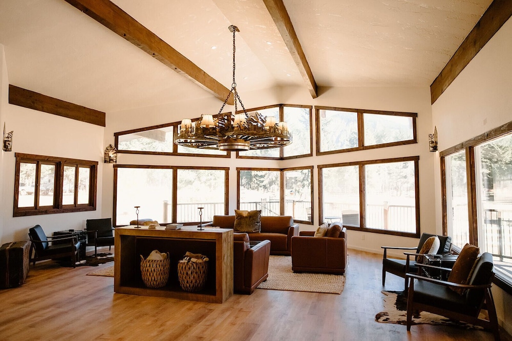 Premier Cabin, Multiple Bedrooms photo 1