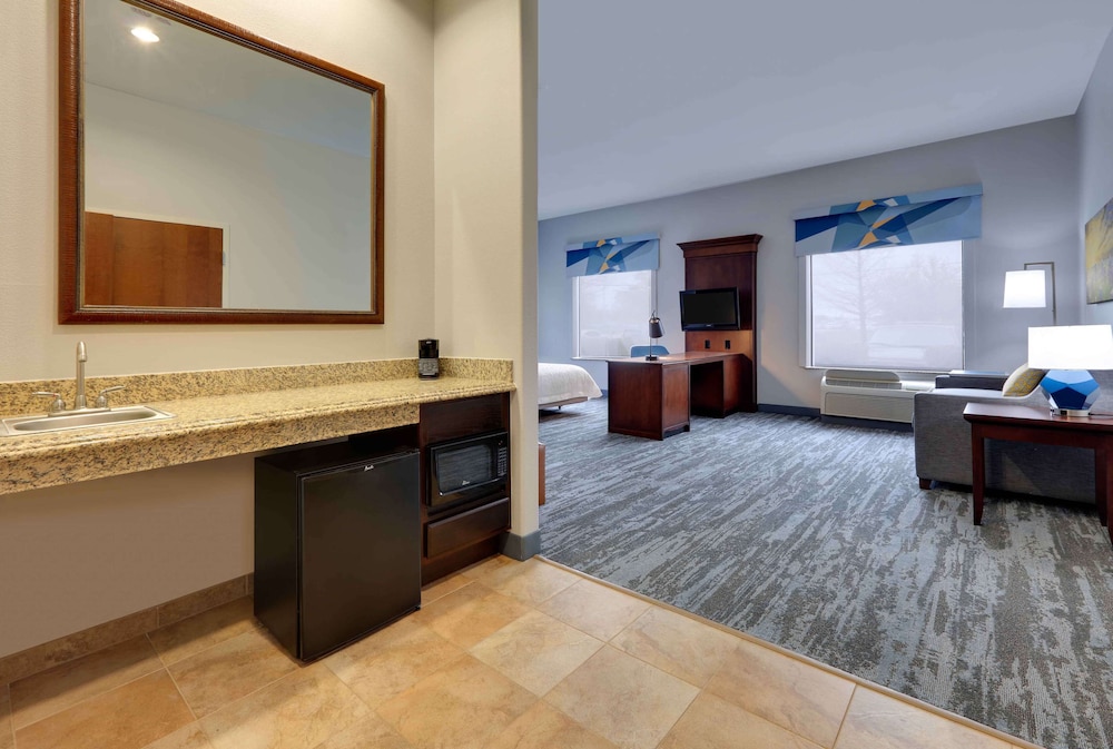 Suite, 1 King Bed, Accessible, Non Smoking - Photo 1