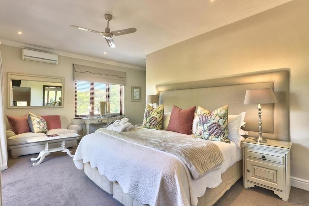 Deluxe Room 8 : Private Balcony