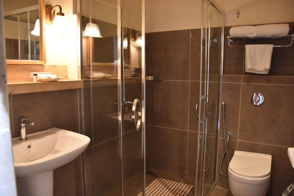 Club Room with Private Balcony - Photo 4
