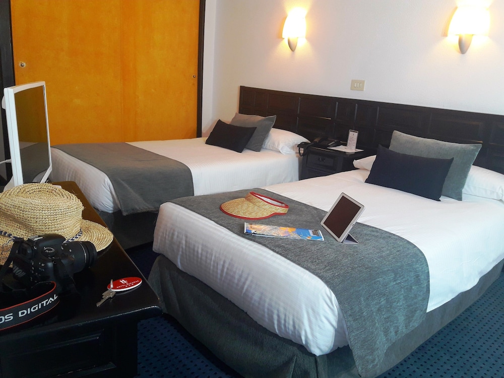 Standard Double Room - Photo 2