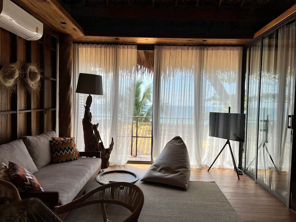 Luxury Villa, 2 Bedrooms, Partial Sea View