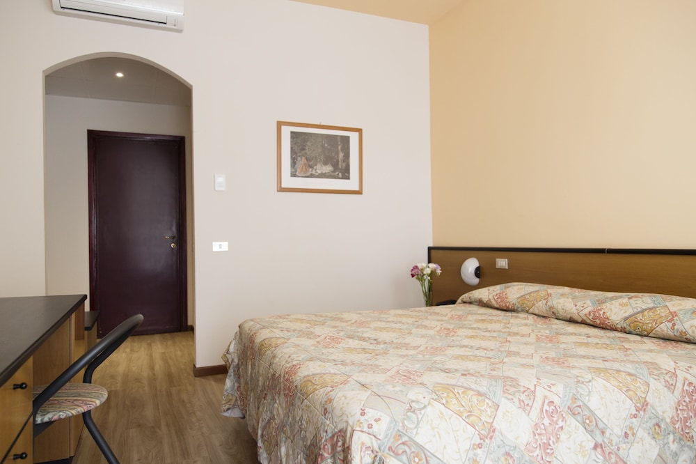 Double or Twin Room - Photo 1