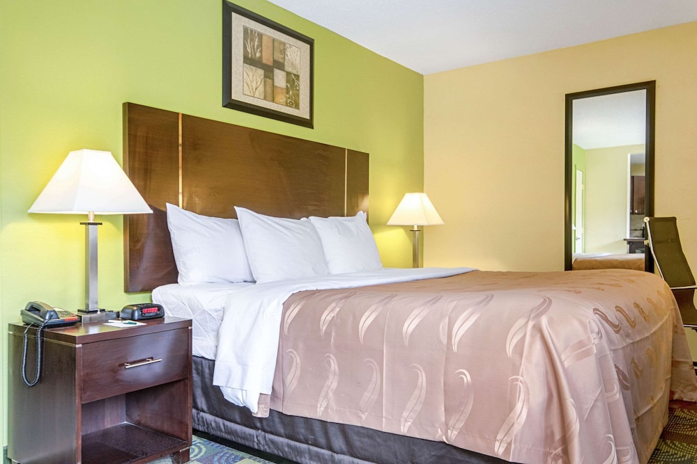 1 King Bed, Efficiency, Nonsmoking - Photo 2
