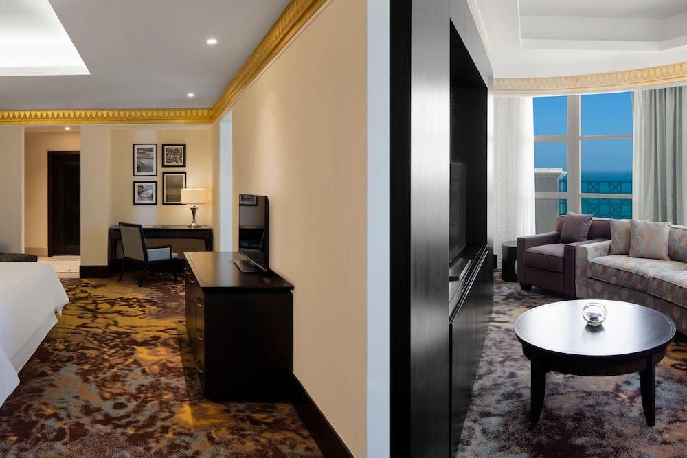Club Room, 1 Double Bed, Pool View