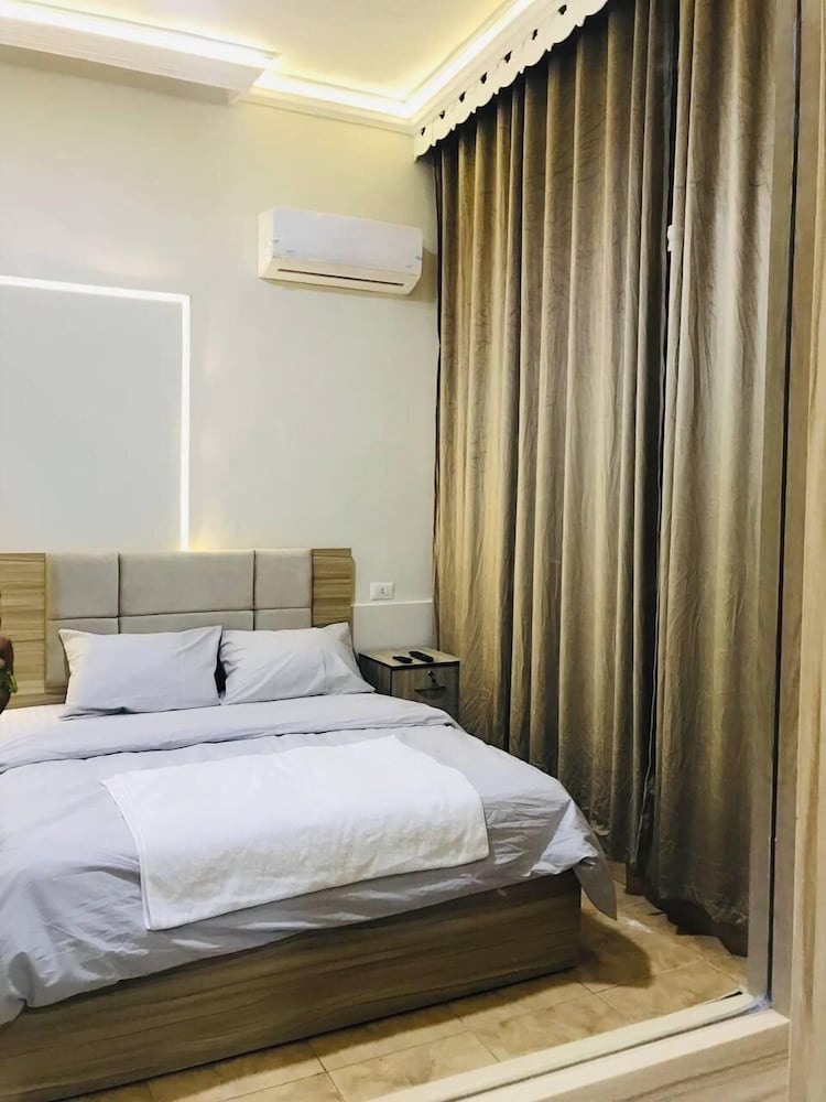Classic Double Room, Multiple Beds, Non Smoking, Private Bathroom photo 2