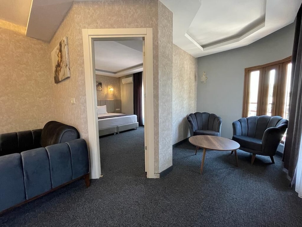 Luxury Suite photo 1