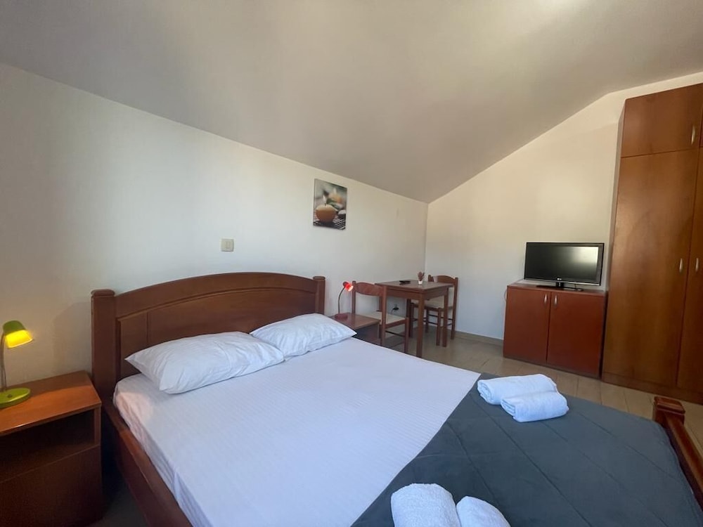 Standard Double Room, 1 Queen Bed, Garden View
