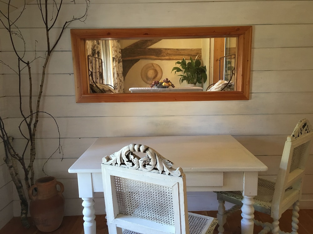 Honeymoon Suite (Melody) photo 2