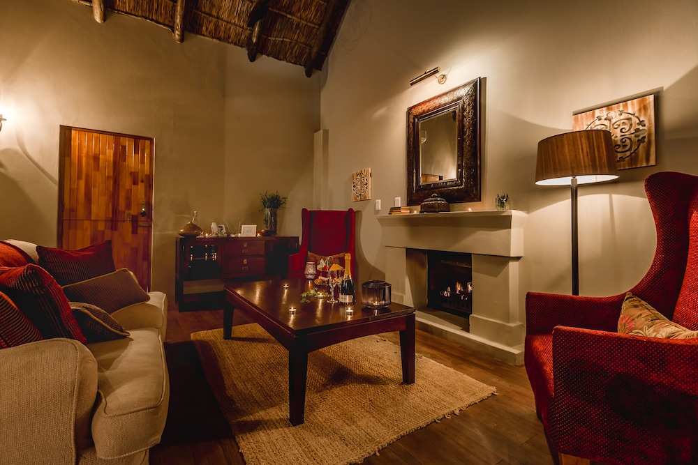 Luxury Suite, 2 Bedrooms - Photo 7