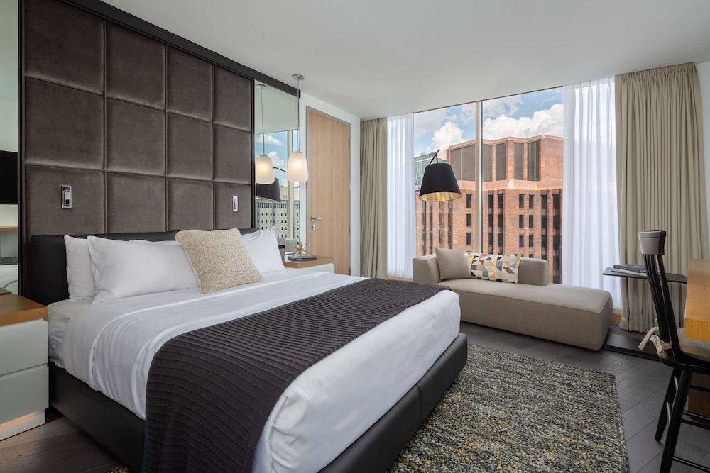 Suite, 1 King Bed, Accessible (Skyline Club Level) - Photo 2