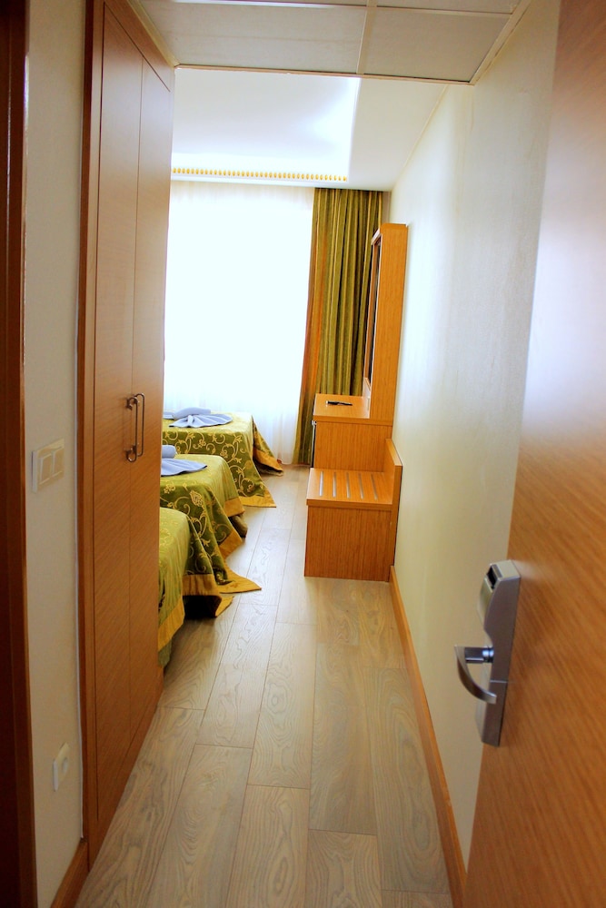 Standard Triple Room photo 3