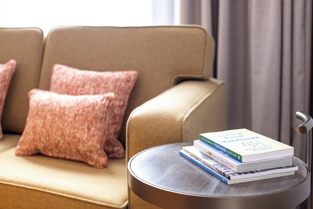 Newly Refurbished Suite - Photo 9