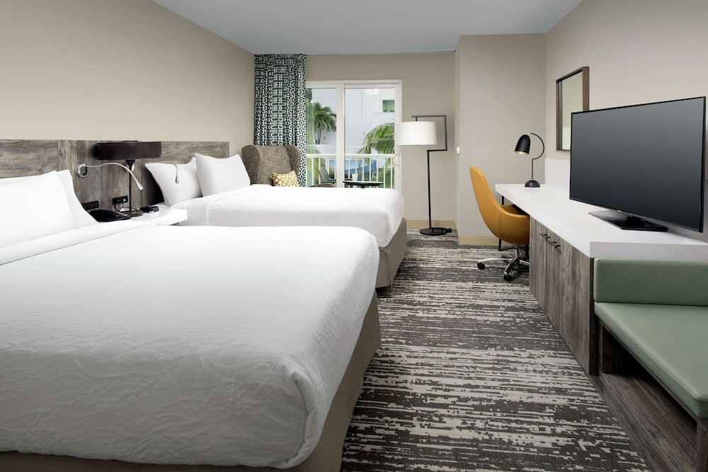 Room, 2 Queen Beds, Pool View - Photo 3