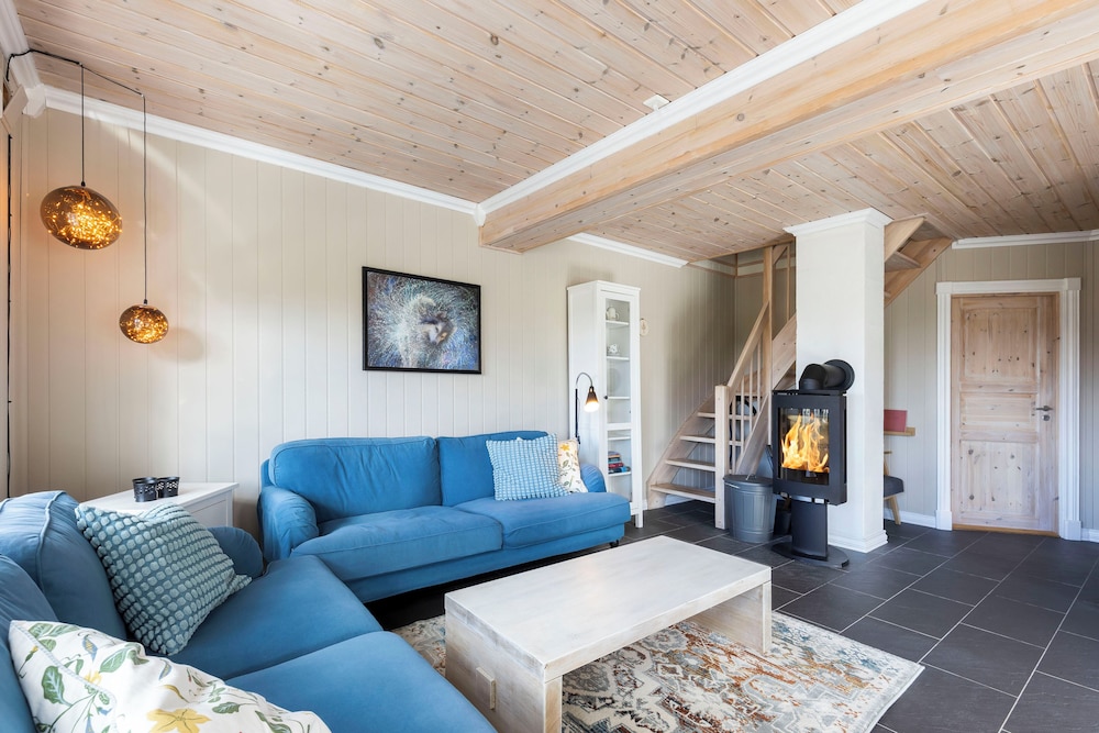 Cabin, 3 Bedrooms, Mountain View, Slope side photo 1