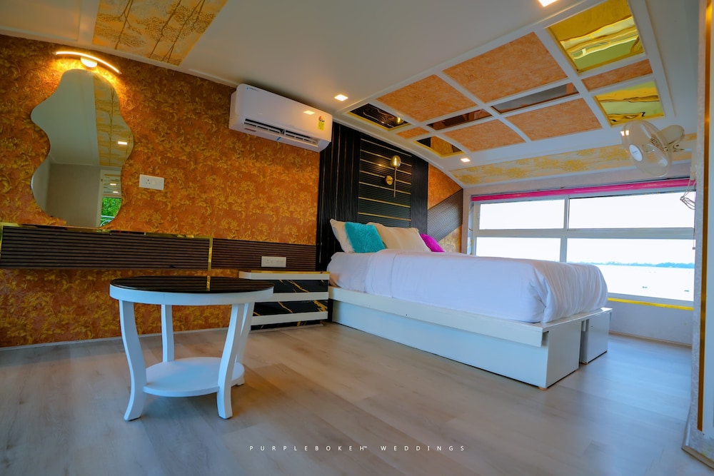 Premium Double or Twin Room photo 3