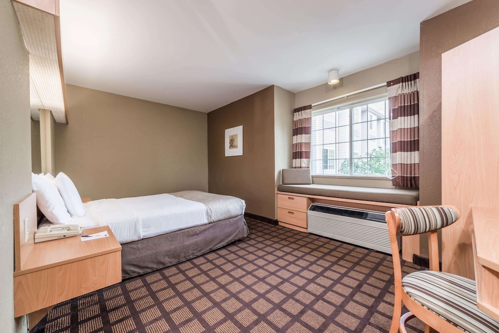 Room, Accessible photo 1