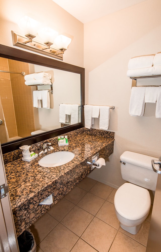 Suite, 1 Queen Bed, Non Smoking, Refrigerator & Microwave (Pet Friendly) - Photo 4