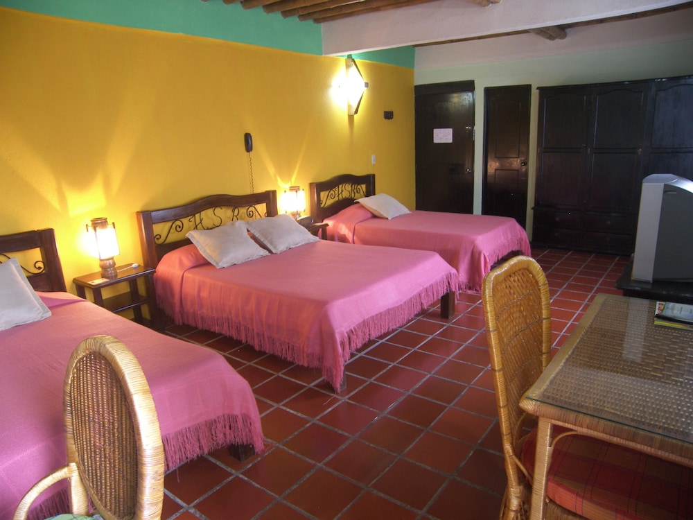 Standard Triple Room photo 2