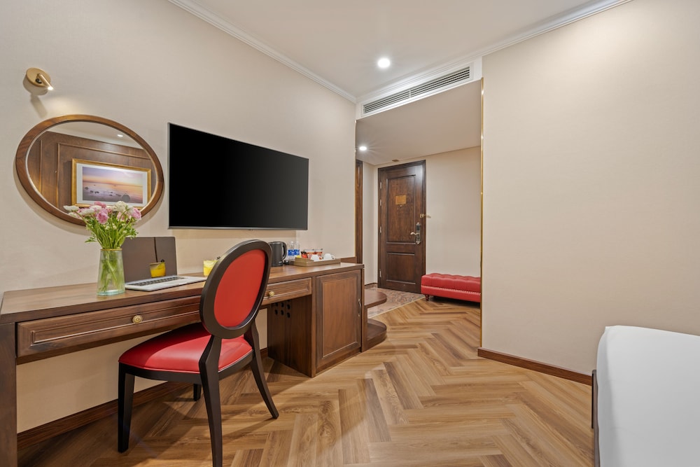 Superior Double Room, Balcony, City View (Afternoon Tea included) photo 3