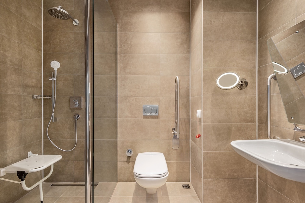 Superior Room, 1 King Bed, Accessible (Tub with Grab Bars) - Photo 4