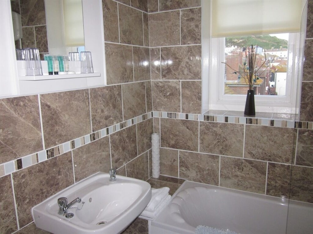 Double Room, Ensuite (shower) photo 2