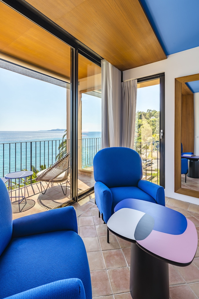 Deluxe Room, Balcony, Sea View photo 2