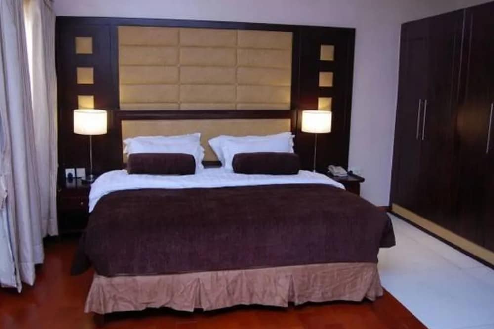 Executive Suite photo 2